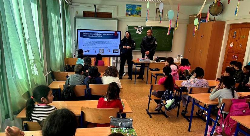 Rendhagyó tanórát tartottak Baktakéken