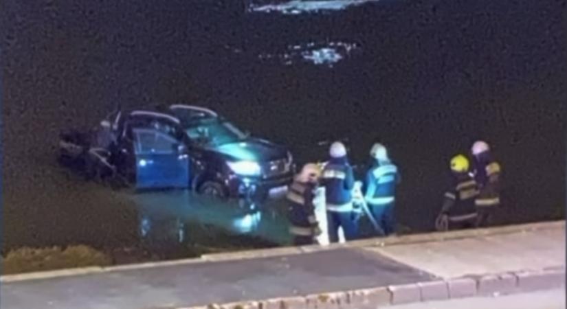 Autó gurult a Tiszába Szegeden szombat éjjel