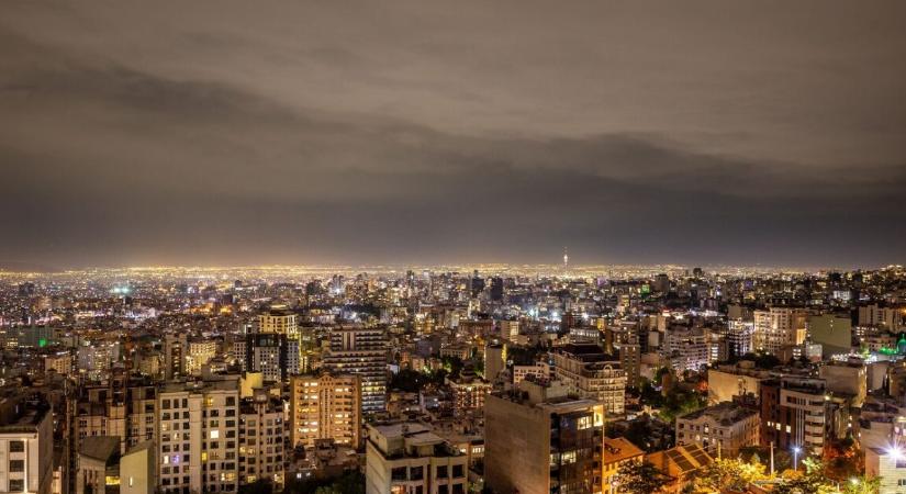 Több rendkívüli bejelentést is tett Irán hétfőn