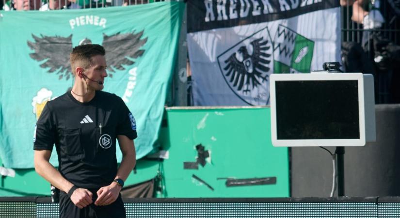 Maszkos drukker húzta ki a konnektorból a VAR-monitort, a bíró csak sötét képernyőt látott