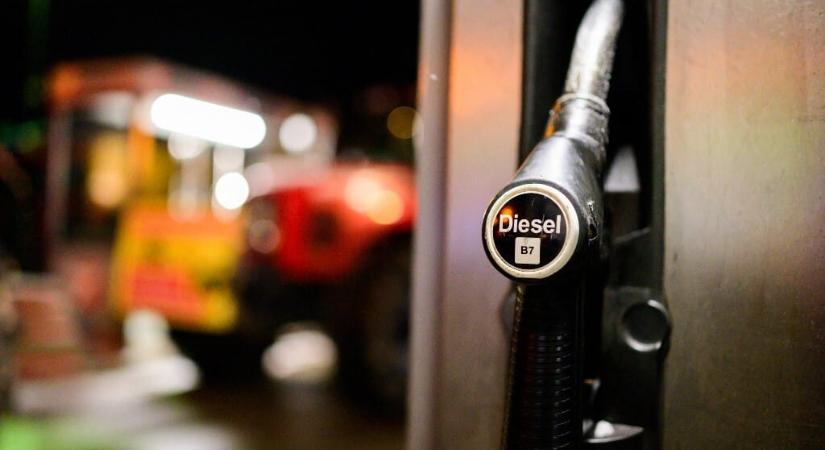 Kedden 20 forinttal drágul a dízel, a benzinért is jóval többet kell fizetni