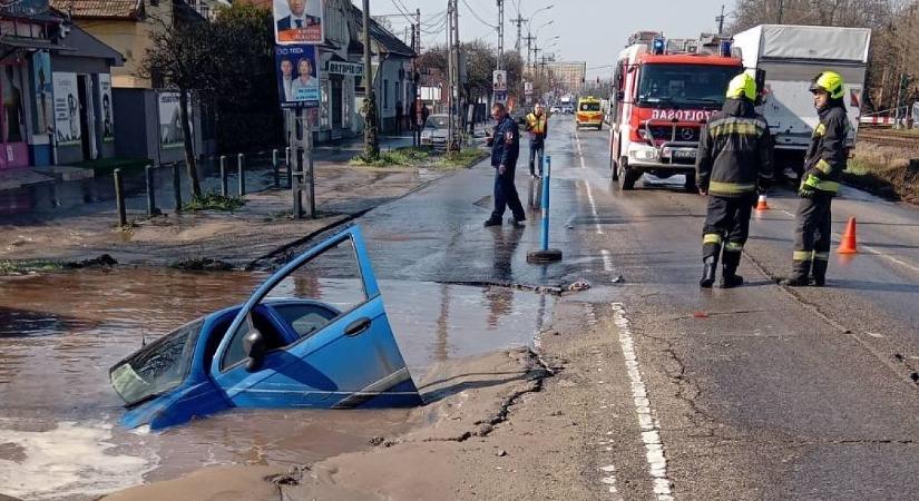 Döbbenet: egyszer csak eltűnt az autó, beszakadt az út Budapesten