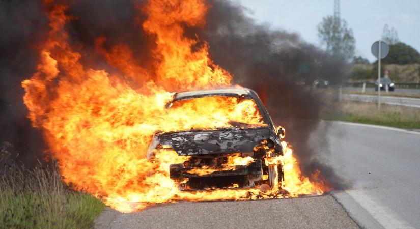 Lángolt egy gépkocsi az M7-esen Siófoknál