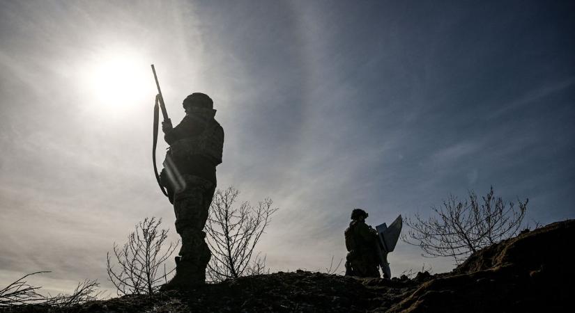 Elképesztő jelenetek Ozoránál, civilek szorították árokba a kényszersorozók kisbuszát