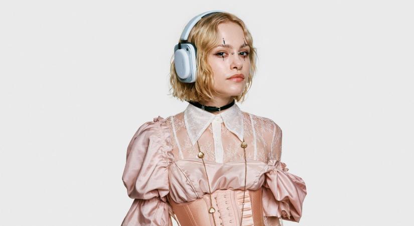 135 órás üzemidőt ígér a Nothing olcsóbb fejhallgatója