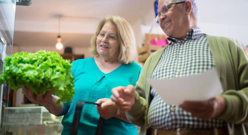 Jó hírt kaptak a nyugdíjasok, ezeket a termékeket olcsóbban vehetik meg