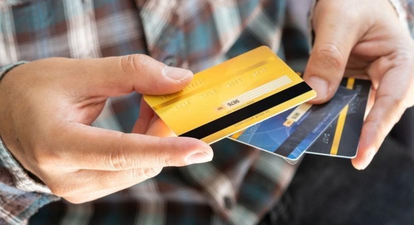 Veszélyes SMS terjed: rendőrségi bírsággal verik át az embereket