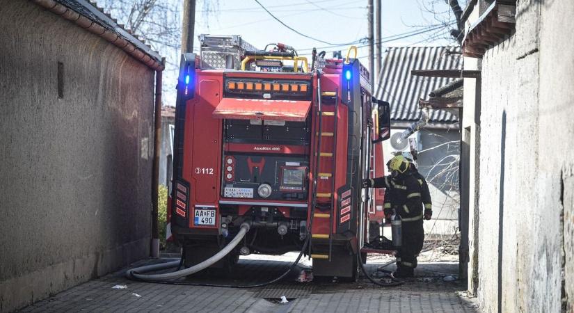 Megjöttek a súlyos fotók a gyöngyösi háztűzről: csak belülről látszik, mekkora a pusztítás