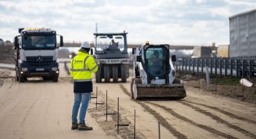 Látványos mérföldkőhöz érkezik az M5-ös és az M44-es találkozásánál épülő új csomópont