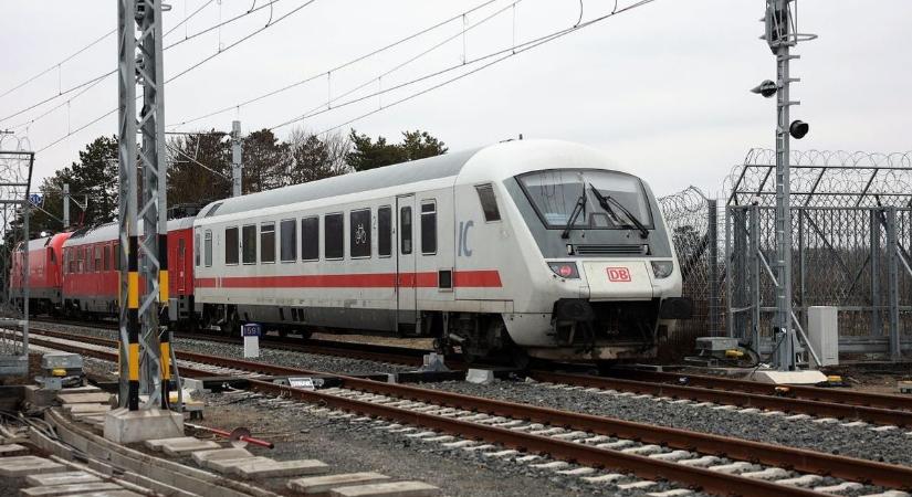 Egy perc alatt „száguldhatunk” végig az újjáépített Soroksár–Kelebia-vasútvonalon – videó