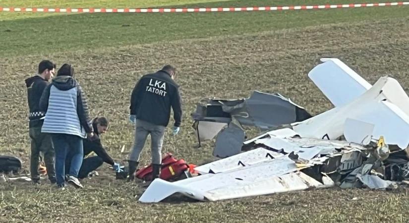 Szörnyethalt a pilóta: lezuhant egy Magyarországra tartó repülő Ausztriában