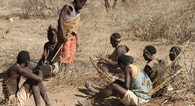 Mit árul el a hadza társadalom az emberi egyenlőségről?