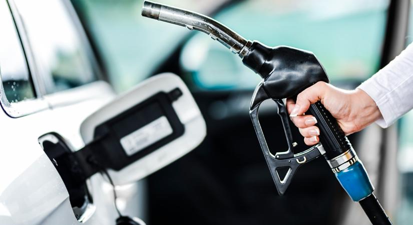 Készülhetnek a magyar autósok: válságtanácskozás után avatkozhat be az üzemanyagárakba a kabinet