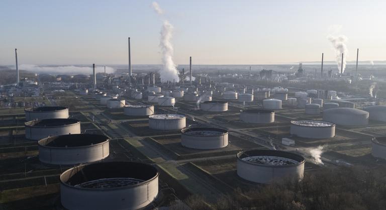 Már a sürgősségi olajtartalék kiadását mérlegeli a G7 a Közel-Kelet válsága miatt