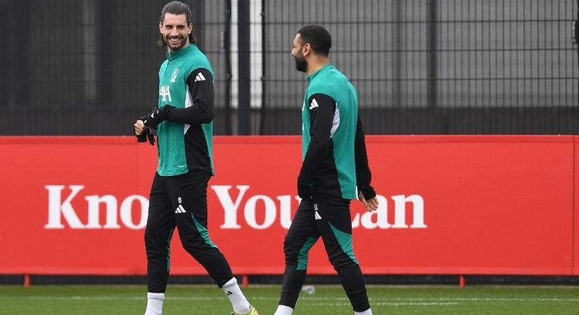 „Ezek mégis mit csinálnak?” – senki nem érti, mi történt az edzésen Szoboszlai és Szalah között (VIDEÓ)