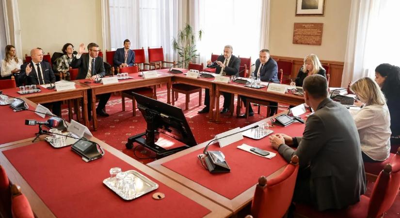 A gyanús pénzmozgásokat ki kell vizsgálni, ehhez adnak eszközöket a NAV számára