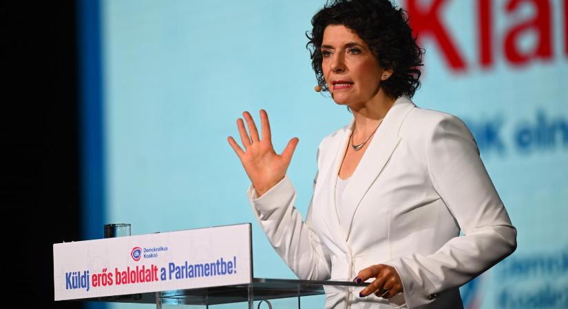 Meggyalázták Dobrev Klára egyik plakátját, az ellenzéki párt feljelentést tett