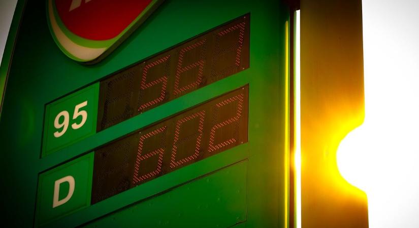 Nehéz döntés előtt áll a kormány: az olajárrobbanás komoly dilemmát okozhat a benzinárstoppal kapcsolatban