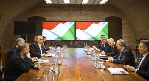 Szállítmányozókal és az agrárium képviselőivel tárgyalt a miniszterelnök az üzemanyagár-emelkedésről