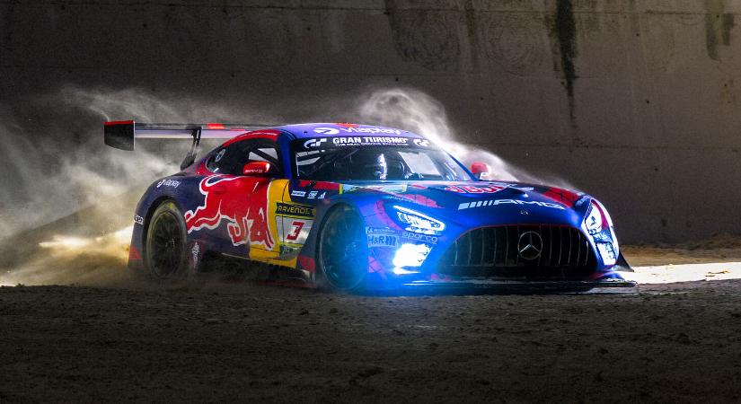 Max Verstappen Mercedes volánja mögé ül – különleges kihívás vár rá a Nürburgringen