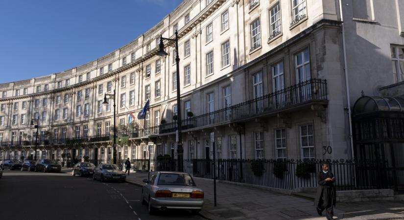 Újabb pofon az épp magára találó brit lakáspiacnak a közel-keleti válság