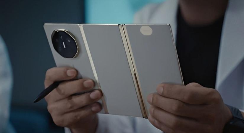 Szeptemberben debütálhat a háromfelé nyitható Huawei Mate XT 2