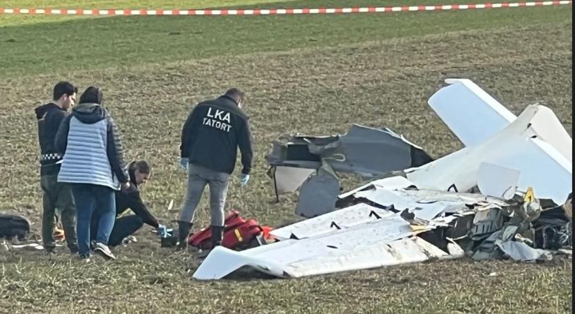 Lánya végignézte, amint édesapja repülőgépe a földbe csapódik