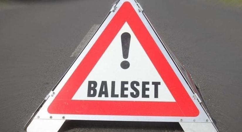 Kamion és autó karambolozott Bében