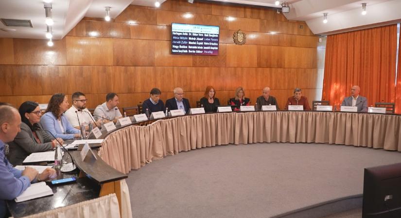 Rendkívüli ülést tartott Paks képviselő-testülete