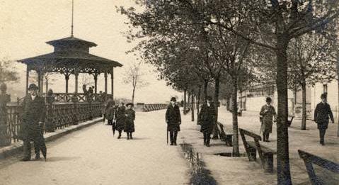 „A sétányon nem illik tolakodni, pajkoskodni, nevetni” – Budapest első sétányai
