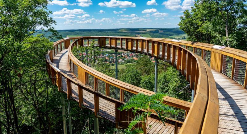 Öt kerékpáros úticél, természeti, épített csoda Győr környékén