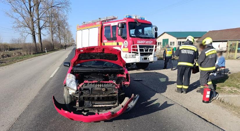 Két autó ütközött Csorna külterületén - sávlezárás, fotók