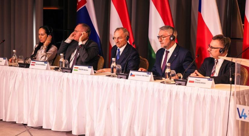 A V4 országok belügyminiszterei - közös veszély a migráció és a terrorfenyegetettség