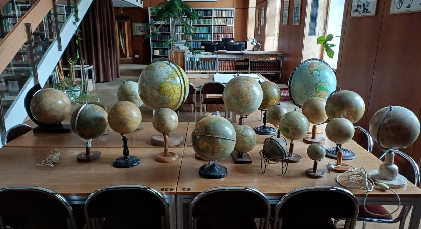 Rendkívüli értékű földgömbadományt kapott az Országos Széchényi Könyvtár