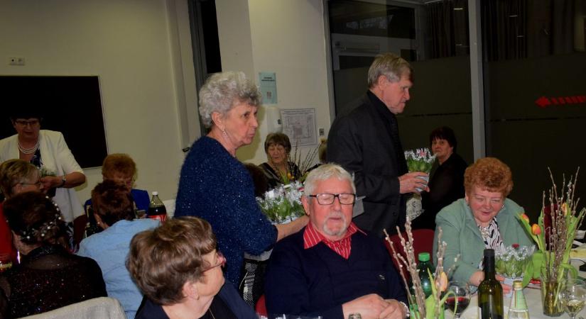 Nőnapoztak a konzervgyári nyugdíjasok
