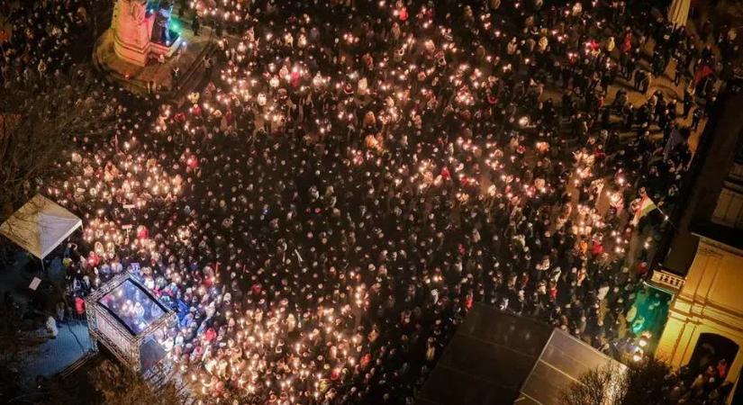 Magyar Péter szerint a kormány megtiltotta, hogy a Tisza drónfelvételeket készíthessen március 15-én