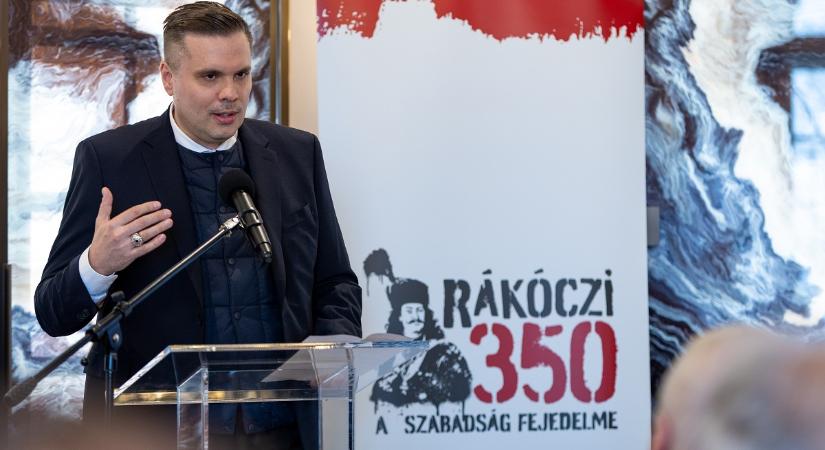 „Istennel a hazáért és a szabadságért”