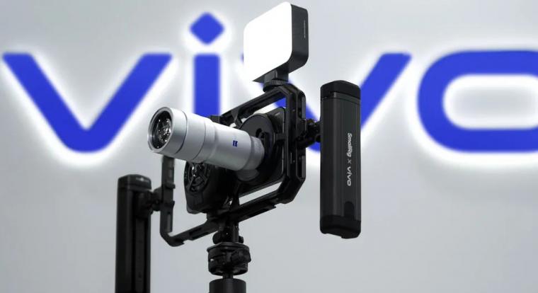 400 mm-es teleobjektívvel támad a Vivo