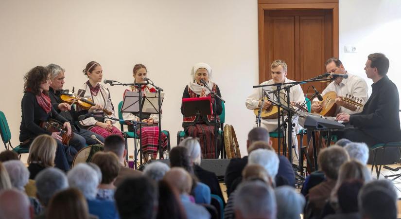 Lélekemelő nagyböjti dallamok a Völgységben (képgalériával)