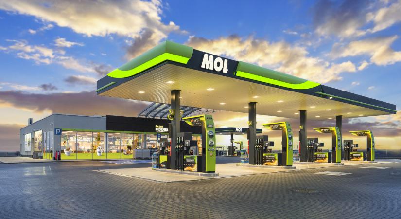 595 és 615 forint – újabb benzinárstopról döntött a kormány, ezúttal védett árnak hívják