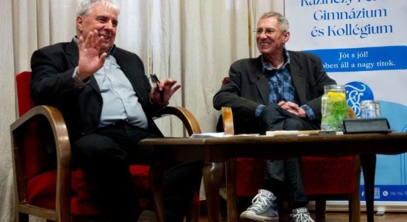 Különleges születésnapi tortával köszöntötték a színészlegendát