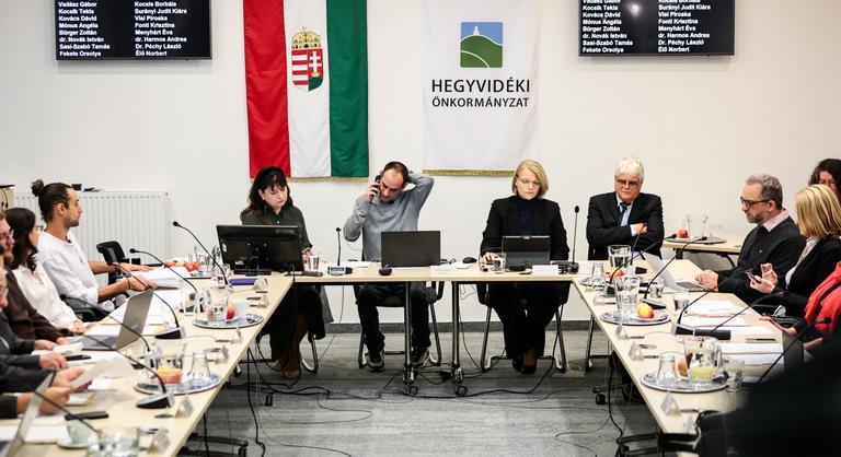 Megbukott a hegyvidéki alpolgármester, mégis a helyén maradhat