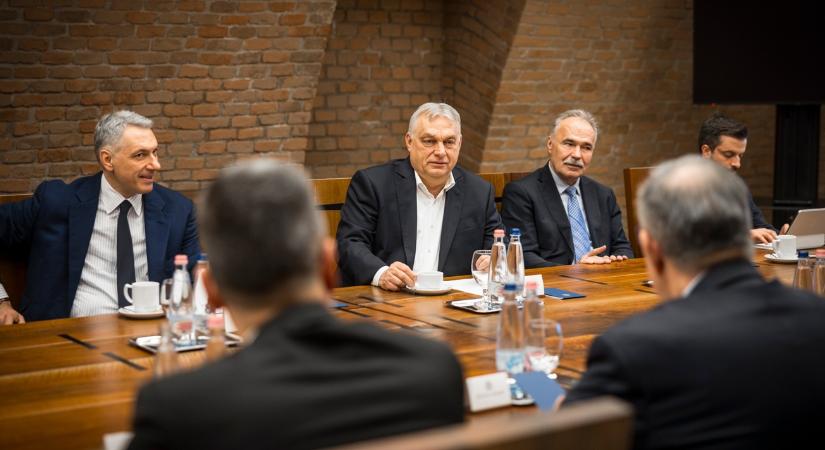 Rendkívüli: 615 forinton rögzítették a gázolaj árát az olajblokád miatt