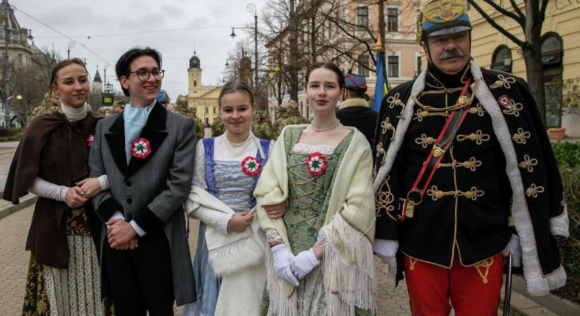 Fáklyás felvonulással és más nagyszabású programokkal ünnepel Debrecen március 15-én