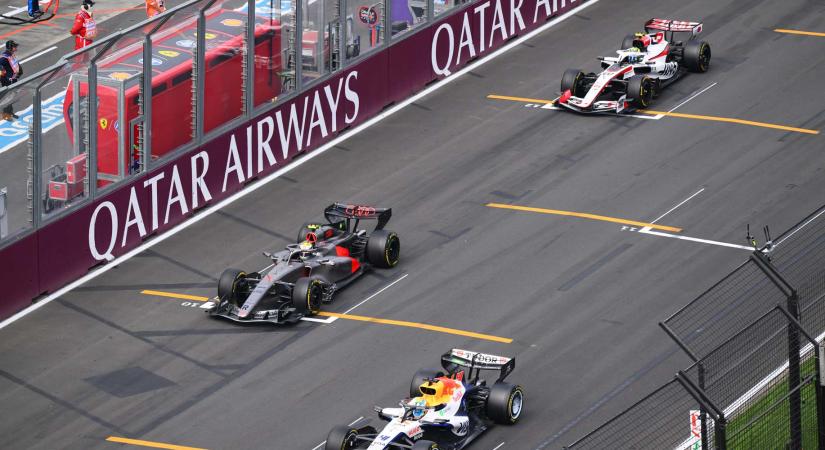 Lemerült akkuk, eltérő rajtok: váratlan gondok a szezon első F1-es futamának startján