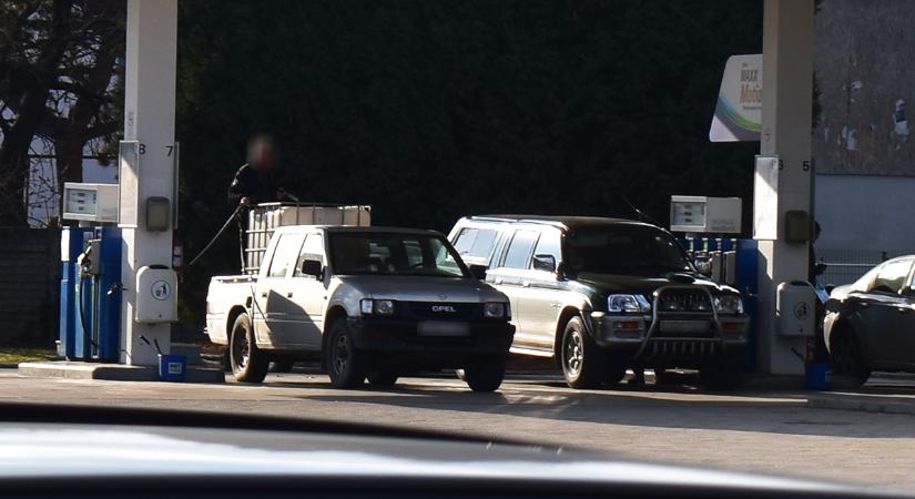 A benzin és a gázolaj esetében is védett árat vezetnek be