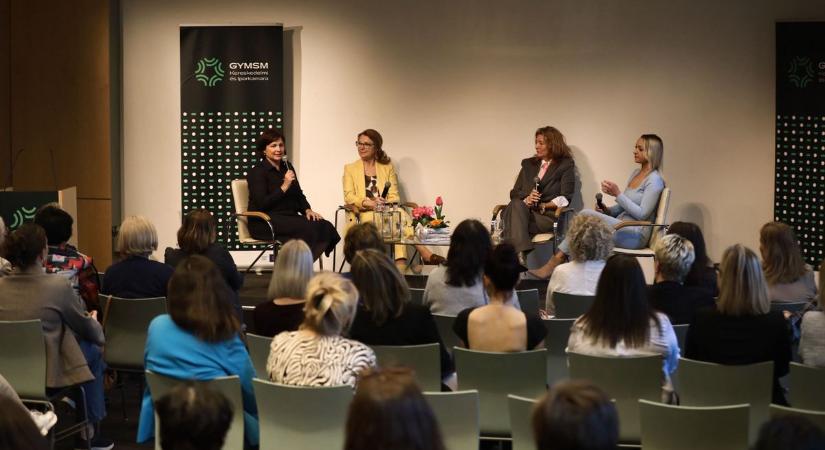 Három generáció, egy történet - Nőnapi beszélgetés a kamarában - fotók