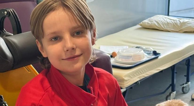 "Apa látta a félelmet a szememben" – 13 embert érint a 12 éves kisfiú betegsége