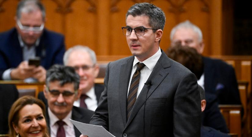 „Szégyellje magát, hogy együttműködik Magyarország ellenségeivel!”