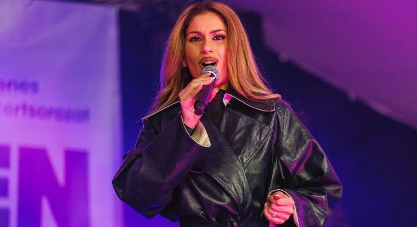 Radics Gigi elhozta a tavaszt a hajdú-bihari városba - videóval